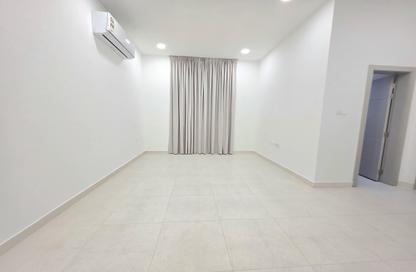 Apartment - 2 Bedrooms - 2 Bathrooms for rent in Tubli - Central Governorate