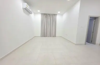 Apartment - 2 Bedrooms - 2 Bathrooms for rent in Tubli - Central Governorate