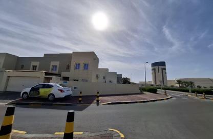 Villa - 4 Bedrooms - 4 Bathrooms for rent in Northern City (Madinat Salman) - Northern Governorate