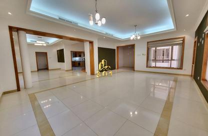 Compound - 3 Bedrooms - 3 Bathrooms for rent in Janabiya - Northern Governorate