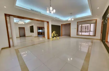 Compound - 3 Bedrooms - 3 Bathrooms for rent in Janabiya - Northern Governorate