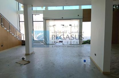 Show Room - Studio - 2 Bathrooms for rent in Zinj - Manama - Capital Governorate