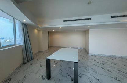 Apartment - 3 Bedrooms - 4 Bathrooms for rent in Al Juffair - Capital Governorate