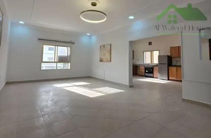 Apartment - 3 Bedrooms - 4 Bathrooms for rent in Busaiteen - Muharraq Governorate