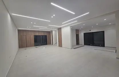 فيلا - 4 غرف نوم - 6 حمامات للبيع في عراد - المحرق