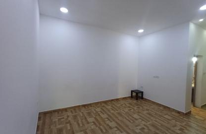 Apartment - 2 Bedrooms - 1 Bathroom for rent in Busaiteen - Muharraq Governorate