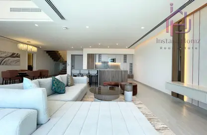 Duplex - 3 Bedrooms - 5 Bathrooms for rent in Seef - Capital Governorate
