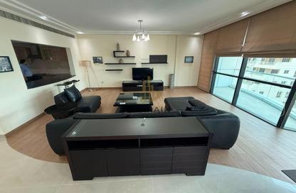 Apartment - 2 Bedrooms - 4 Bathrooms for rent in Al Juffair - Capital Governorate