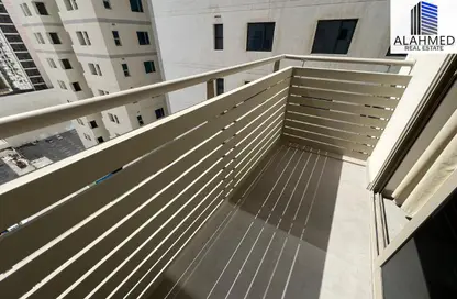 Apartment - 2 Bedrooms - 3 Bathrooms for rent in Al Juffair - Capital Governorate