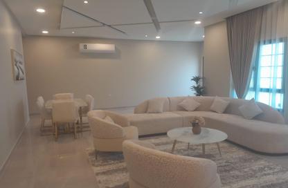 Villa - 5 Bedrooms - 6 Bathrooms for rent in Busaiteen - Muharraq Governorate