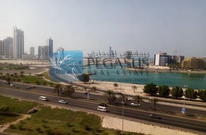 Apartment - 2 Bedrooms - 3 Bathrooms for rent in Manama - Capital Governorate