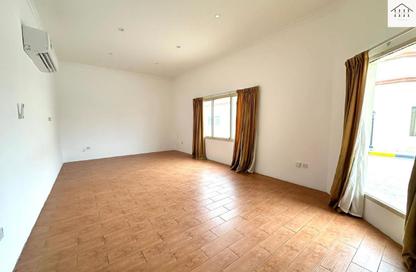 Villa - 4 Bedrooms - 3 Bathrooms for rent in Janabiya - Northern Governorate