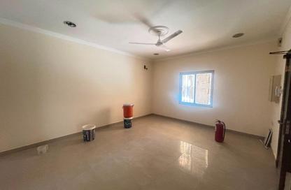 Apartment - 4 Bedrooms - 3 Bathrooms for rent in Tubli - Central Governorate Apartment - 4 Bedrooms - 3 Bathrooms for rent in Tubli - Central Governorate