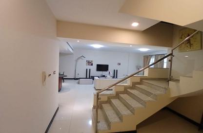 Duplex - 2 Bedrooms - 3 Bathrooms for rent in Busaiteen - Muharraq Governorate
