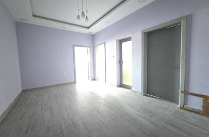 عمارة بالكامل - 2 غرف نوم - 8 حمامات للايجار في الحجيات - الرفاع - المحافظة الجنوبية