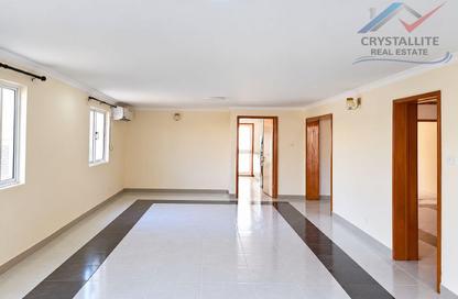 Villa - 3 - 3 for rent in Jannusan - Northern Governorate