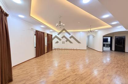 Apartment - 2 Bedrooms - 3 Bathrooms for rent in Seef - Capital Governorate