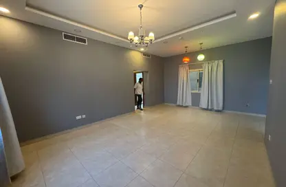 Apartment - 2 Bedrooms - 2 Bathrooms for rent in Al Juffair - Capital Governorate