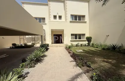 Apartment - 5 Bedrooms - 5 Bathrooms for rent in Mahooz - Manama - Capital Governorate