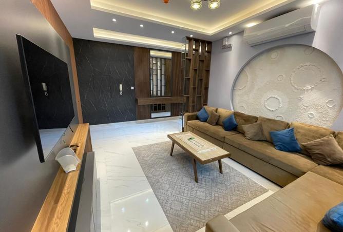 981625 - Property Image 2