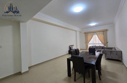 Apartment - 3 - 2 for rent in Sanabis - Manama - Capital Governorate Apartment - 3 - 2 for rent in Sanabis - Manama - Capital Governorate