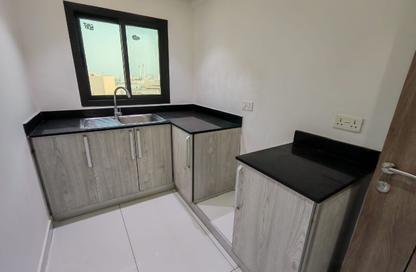 Apartment - 2 Bedrooms - 2 Bathrooms for rent in Busaiteen - Muharraq Governorate