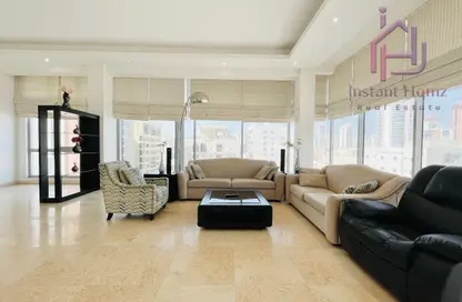 Apartment - 2 Bedrooms - 3 Bathrooms for rent in Al Juffair - Capital Governorate