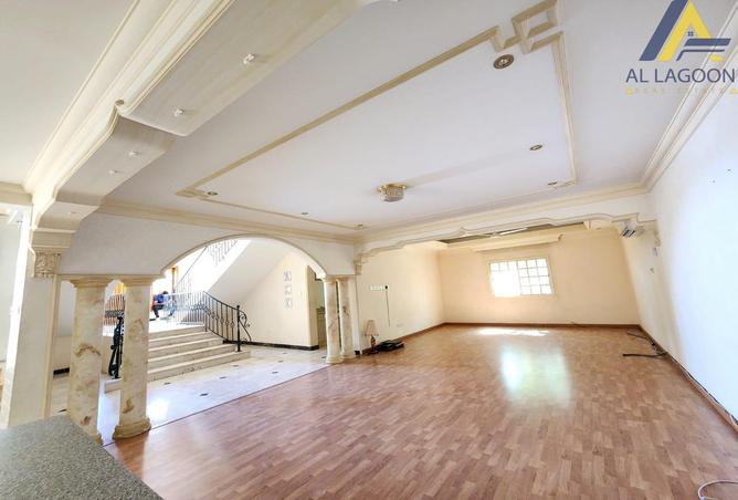 985433 - Property Image 3