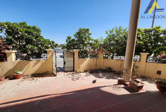 985433 - Property Image 2