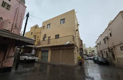 عمارة بالكامل - استوديو - 4 حمامات للبيع في الحد - المحرق