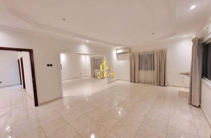 Compound - 4 Bedrooms - 4 Bathrooms for rent in Saar - Northern Governorate