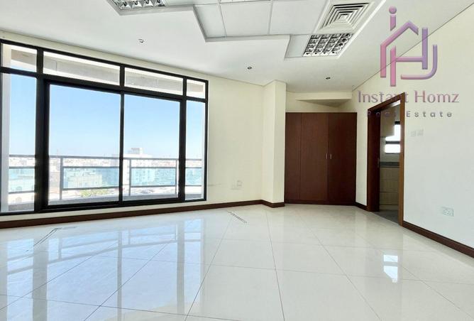 990282 - Property Image 2