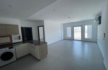 Apartment - 1 Bedroom - 1 Bathroom for rent in Sanabis - Manama - Capital Governorate