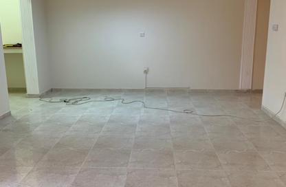Townhouse - 3 - 3 for rent in Hamad Town - Northern Governorate