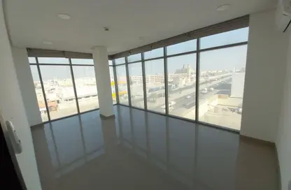 Office Space - 6 Bedrooms - 3 Bathrooms for rent in Maameer - Central Governorate