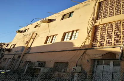 عمارة بالكامل - 7 غرف نوم - 4 حمامات للبيع في المحرق - المحرق