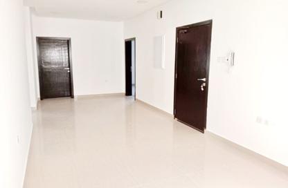 Apartment - 3 Bedrooms - 2 Bathrooms for rent in Arad - Muharraq Governorate Apartment - 3 Bedrooms - 2 Bathrooms for rent in Arad - Muharraq Governorate