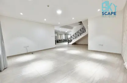 Villa - 4 Bedrooms - 5 Bathrooms for rent in Busaiteen - Muharraq Governorate