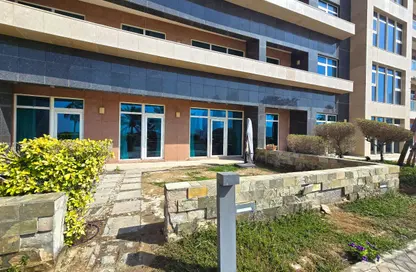 Apartment - 2 Bedrooms - 3 Bathrooms for rent in Reef Island - Capital Governorate