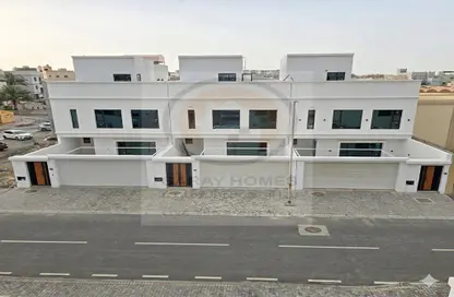 Villa - 5 Bedrooms - 6 Bathrooms for sale in Hamad Town - Northern Governorate