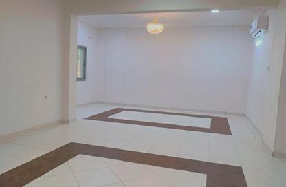 Apartment - 3 Bedrooms - 3 Bathrooms for rent in Busaiteen - Muharraq Governorate