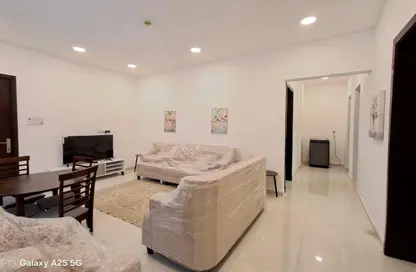 Apartment - 2 Bedrooms - 2 Bathrooms for rent in Sanabis - Manama - Capital Governorate