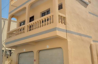 عمارة بالكامل - غرفة نوم - 1 حمام للبيع في المحرق - المحرق