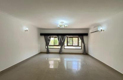 Villa - 3 - 4 for rent in Saar - Northern Governorate