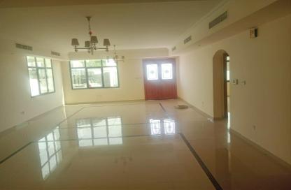 Villa - 4 Bedrooms - 4 Bathrooms for rent in Sanad - Central Governorate