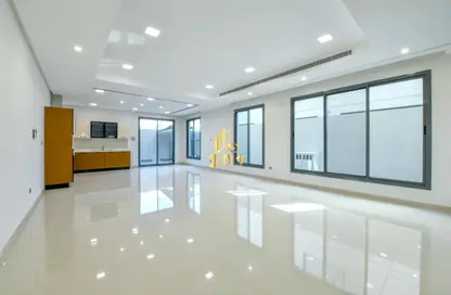 فيلا - 4 غرف نوم - 5 حمامات للايجار في توبلي - المحافظة الوسطى