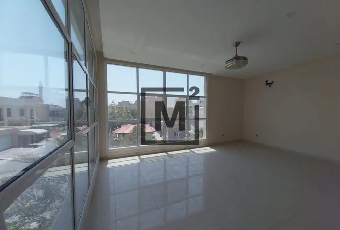 992707 - Property Image 2
