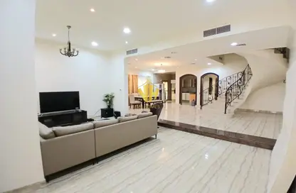 Villa - 4 Bedrooms - 5 Bathrooms for rent in Busaiteen - Muharraq Governorate
