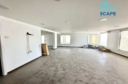 Show Room - Studio - 2 Bathrooms for rent in Salmabad - Central Governorate