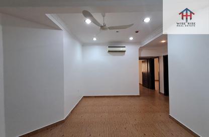 Apartment - 2 Bedrooms - 2 Bathrooms for rent in Busaiteen - Muharraq Governorate